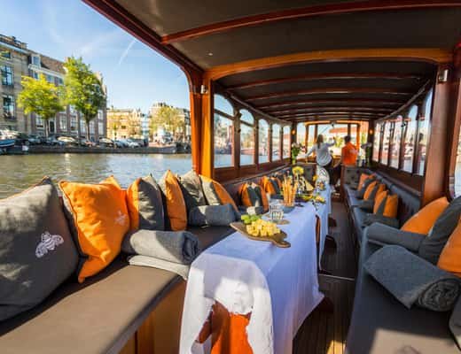 Amsterdam: Classic Saloon Boat Cruise with Cheese & Wine