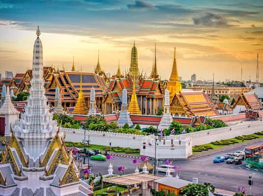 Bangkok: Grand Palace, Wat Pho, and Wat Arun Guided Tour