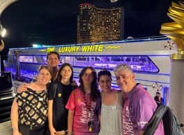 Bangkok: Luxury White Dinner Cruise Free Flow Beer and Wine side 2
