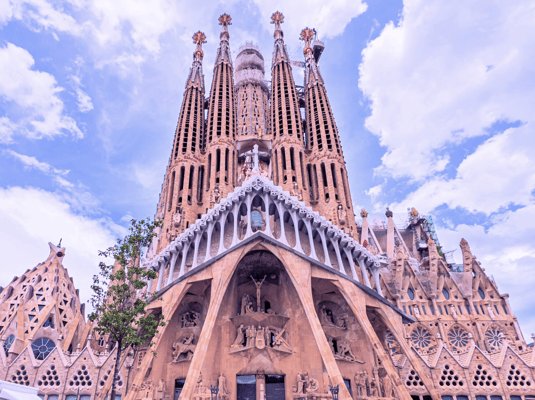Barcelona: Sagrada Familia Skip-the-Line Guided Tour