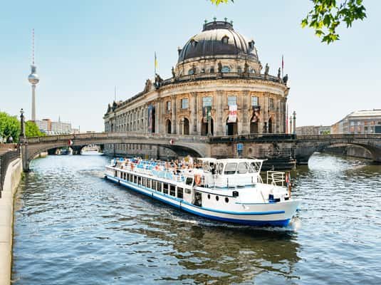 Berlin: 1-Hour City Tour by Boat with Guaranteed Seating