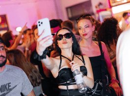 Berlin: Pub Crawl with Shots and VIP Club Entry side 1