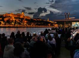 Budapest: 1-Hour Evening Sightseeing Cruise with Drink side 2