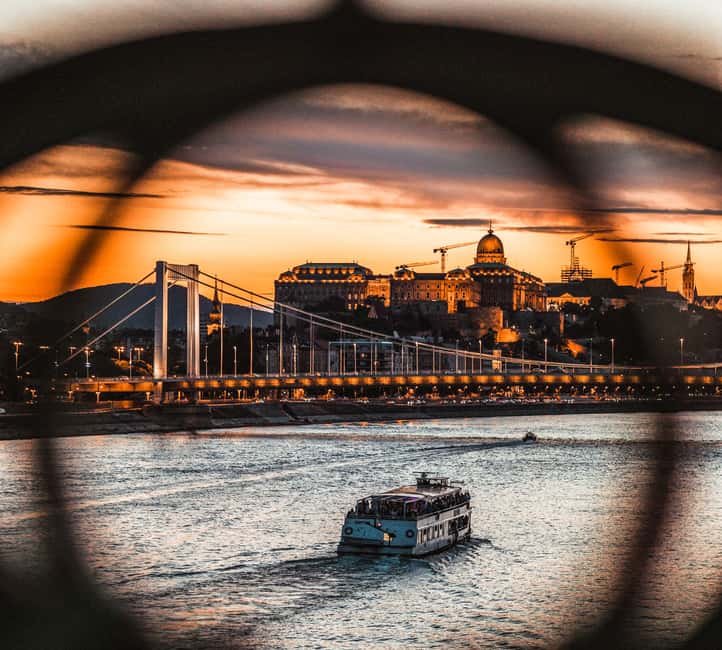 Budapest: City Highlights Sightseeing Cruise side 2