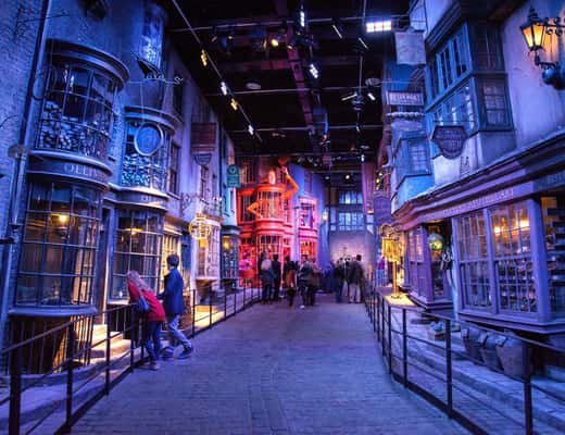 From London: Harry Potter Warner Bros Studio Tour side 1