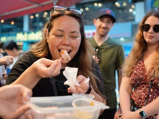 Hong Kong: Street Food Tour with Locals - Dim Sum and Wonton