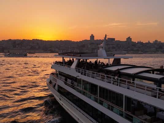 Istanbul: Daytime or Sunset Sightseeing Cruise & Audio Guide