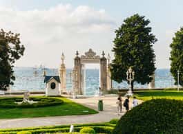 Istanbul: Dolmabahce Palace and Harem Fast-Track & Audio side 1