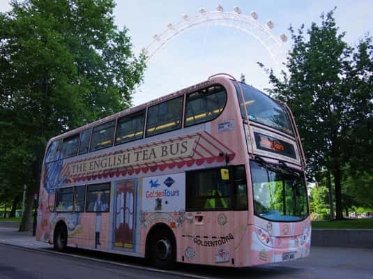 London: Afternoon Tea Bus with a Glass of Prosecco